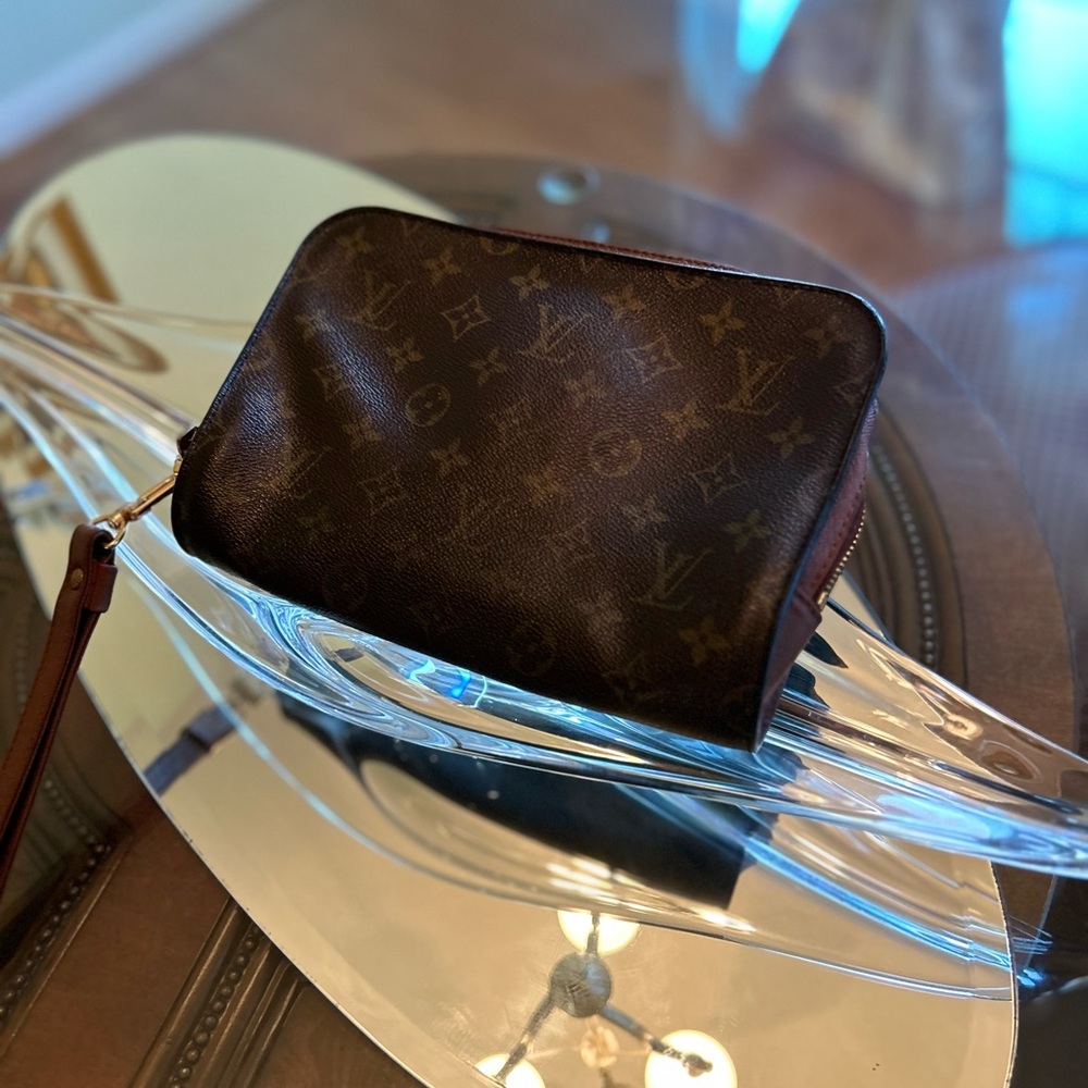 Authentic Louis Vuitton Brown Monogram Clutch